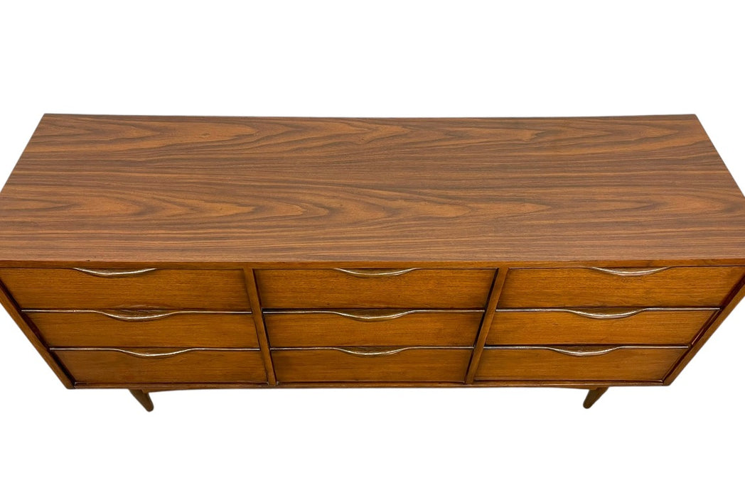 Vintage Mid-Century Modern 9-Drawer Lowboy Dresser with Sculpted Drawer Pulls, Walnut Toned Finish