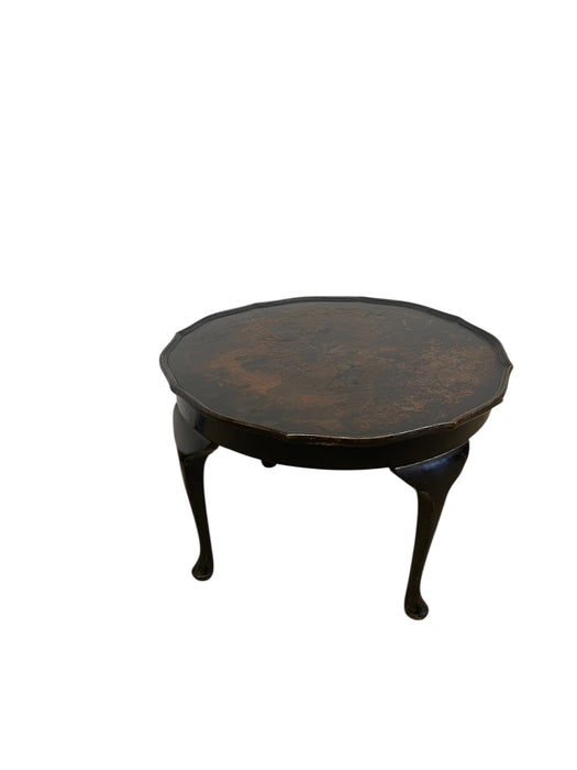 Antique Queen Anne Style Round Low Table with Scalloped Gallery Edge and Cabriole Legs