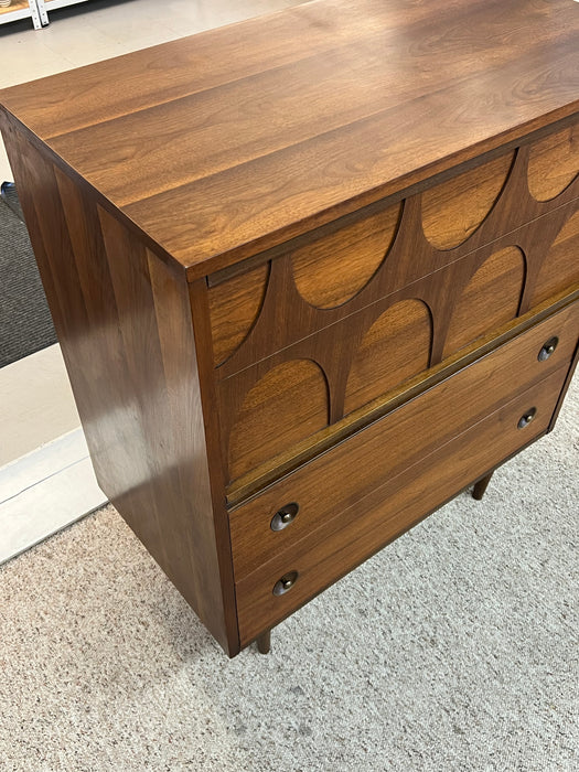 Vintage Mid Century Modern Four Drawer Dresser Dovetailed Drawers in Style of Broyhill Brasilia