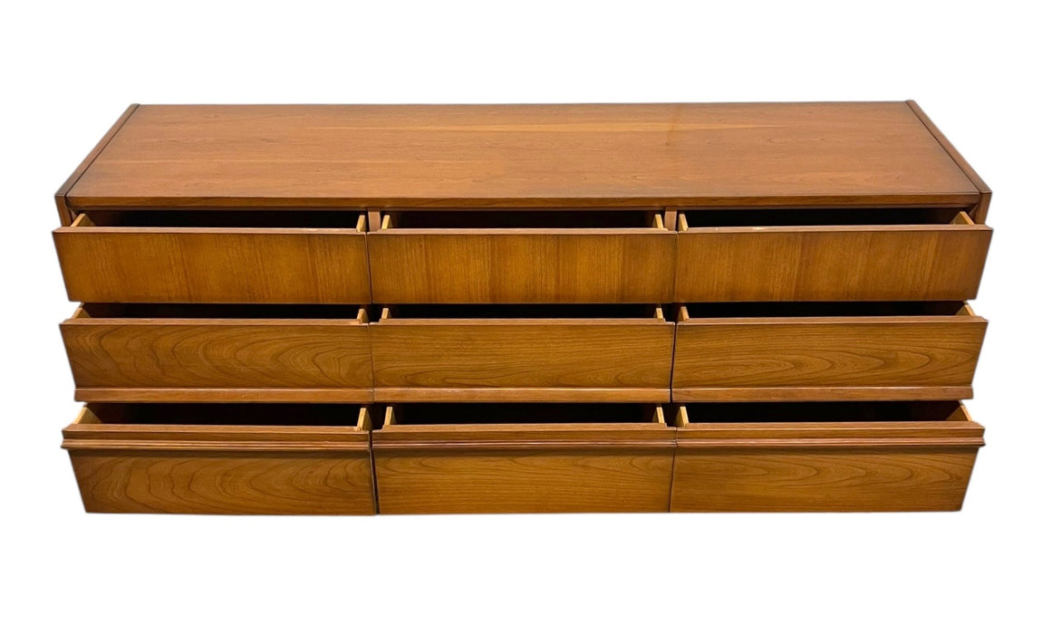 Vintage Mid-Century Modern 9-Drawer Low Dresser / Credenza with Sculpted Integrated Pulls and Dovetail Drawers