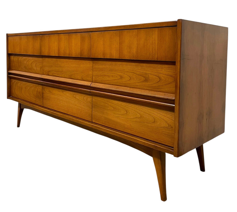 Vintage Mid-Century Modern 9-Drawer Low Dresser / Credenza with Sculpted Integrated Pulls and Dovetail Drawers