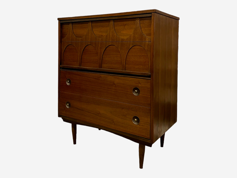 Vintage Mid Century Modern Four Drawer Dresser Dovetailed Drawers in Style of Broyhill Brasilia