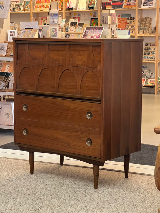 Vintage Mid Century Modern Four Drawer Dresser Dovetailed Drawers in Style of Broyhill Brasilia