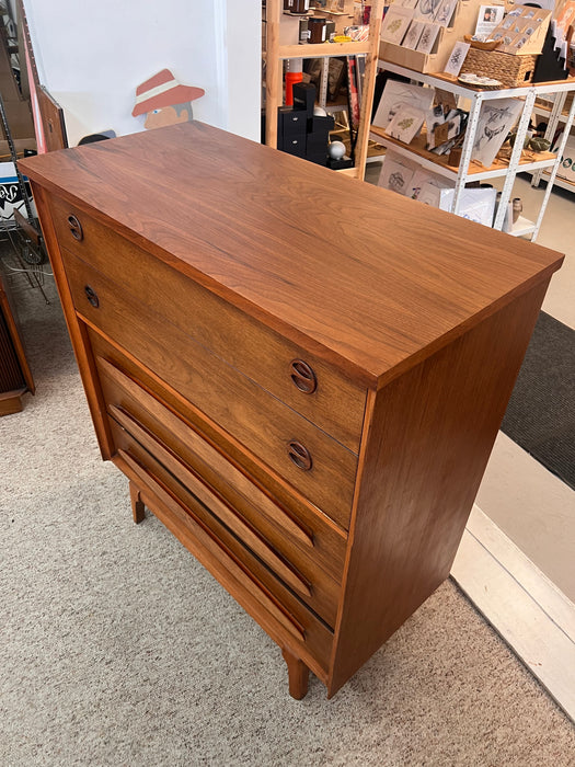 Vintage Mid Century Modern Walnut 4 Drawer Dresser Dovetailed Drawers with Solid Wood Drawer Pulls