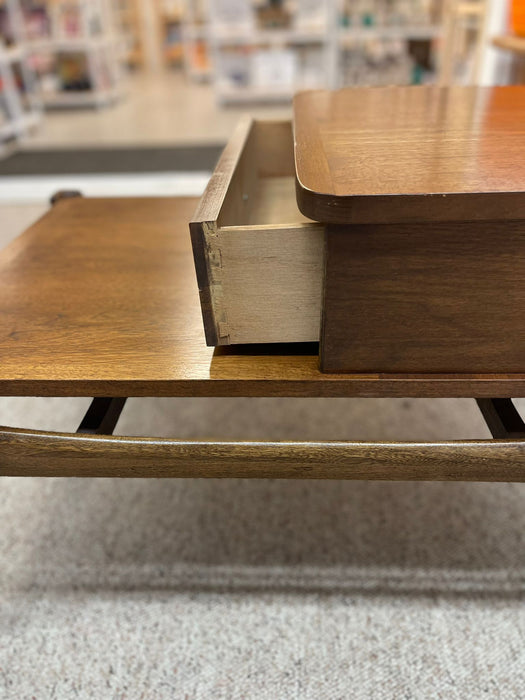 Pair of Vintage Mid Century Modern End Tables With Sculpted Wood Accents.