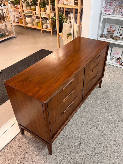 Vintage Mid Century Modern Six Drawer Dresser Dovetailed Drawers and Sculpted Solid Wood Handles by United