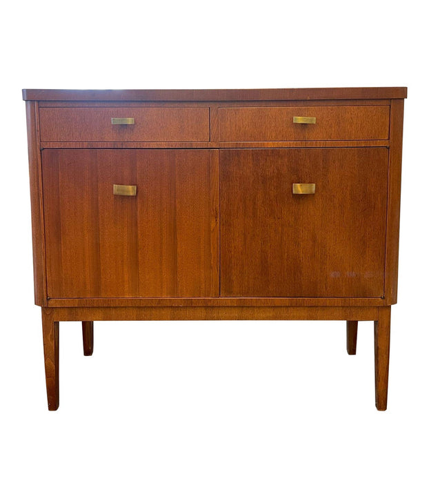 Vintage Mid Century Modern Stow and David Walnut Toned a Side Board Cabinet.