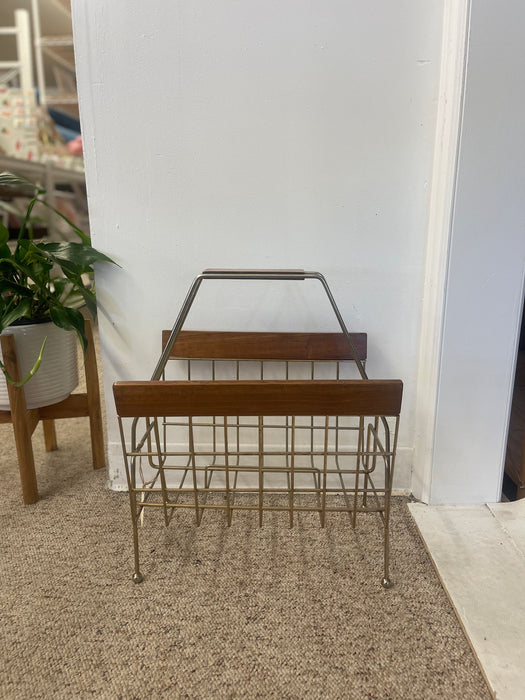 1960s Mid-Century Modern Brass Toned Wire and Wood Magazine Rack with Sculptural Handle.