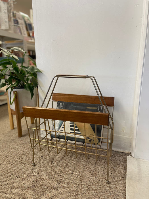1960s Mid-Century Modern Brass Toned Wire and Wood Magazine Rack with Sculptural Handle.