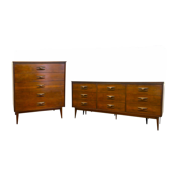 Vintage Mid-Century Modern Walnut Dresser Set – 9-Drawer Lowboy & 5-Drawer Highboy.