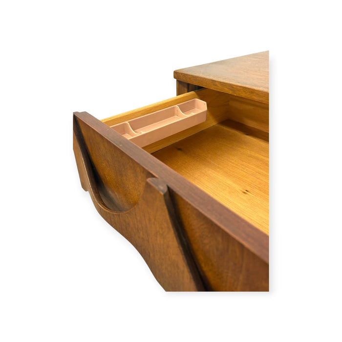 Vintage Broyhill Premier Brasilia Mid-Century Modern 6-Drawer Dresser Original Finish.