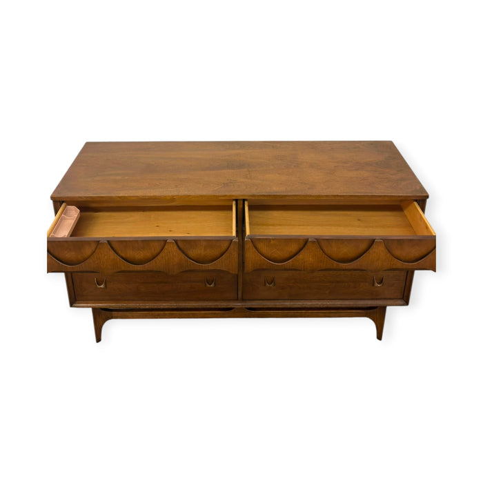 Vintage Broyhill Premier Brasilia Mid-Century Modern 6-Drawer Dresser Original Finish.