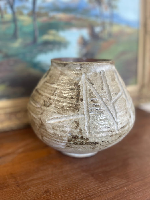Studio Pottery Vase with Incised Design and Earth-Toned Glaze, Signed Base.