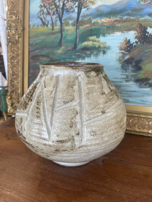 Studio Pottery Vase with Incised Design and Earth-Toned Glaze, Signed Base.