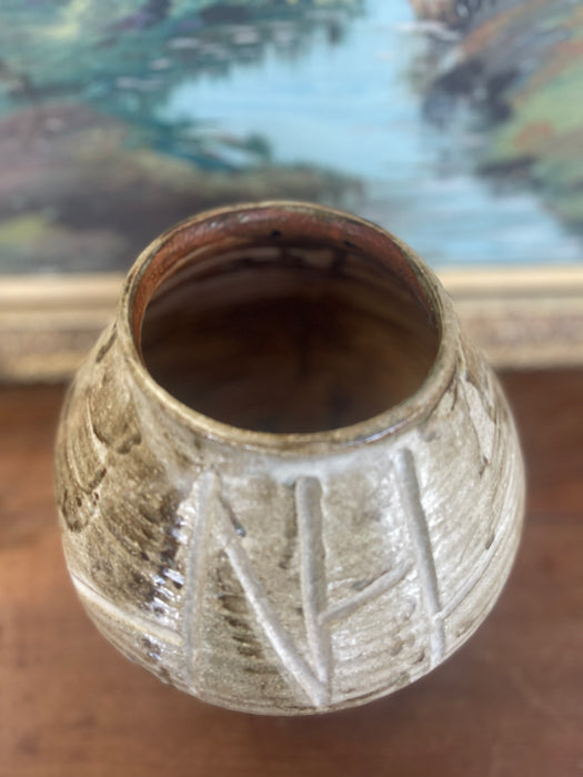 Studio Pottery Vase with Incised Design and Earth-Toned Glaze, Signed Base.