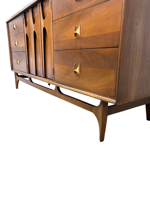 Vintage Mid Century Modern Broyhill Brasilia 9 Drawer Dresser Solid Walnut with Original Handles