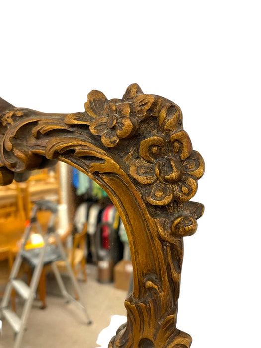 French Louis XV Style Carved Giltwood Wall Mirror with Shell Crest and Floral Details
