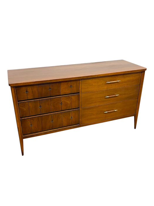 Vintage 1960s Broyhill Saga Mid-Century Modern 6-Drawer Dresser with Starburst Carvings