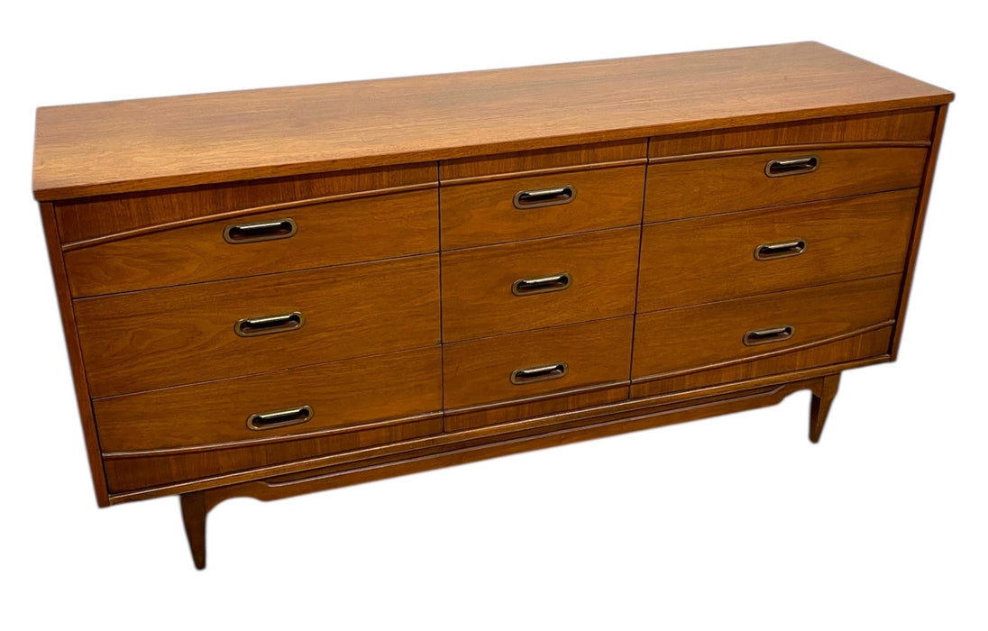 Mid-Century Modern 9-Drawer Dresser by Hooker
