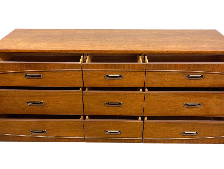 Mid-Century Modern 9-Drawer Dresser by Hooker