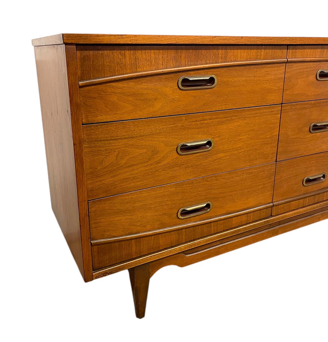 Mid-Century Modern 9-Drawer Dresser by Hooker