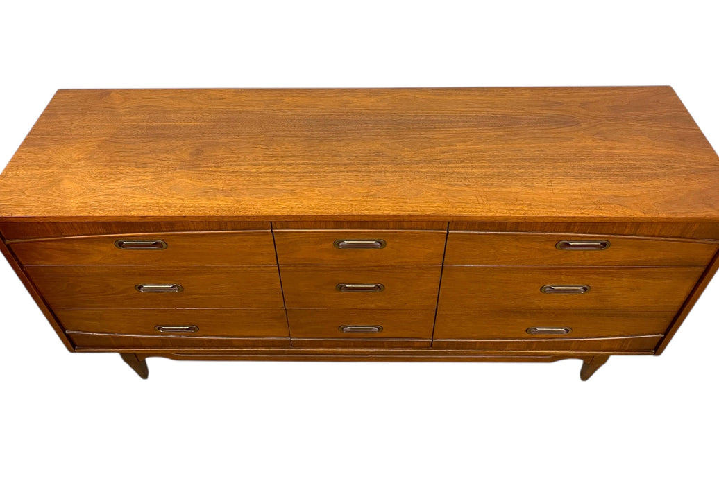 Mid-Century Modern 9-Drawer Dresser by Hooker