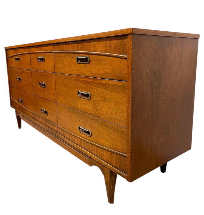 Mid-Century Modern 9-Drawer Dresser by Hooker
