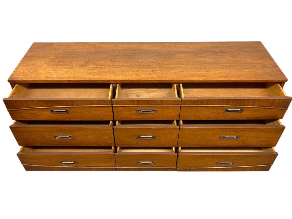 Mid-Century Modern 9-Drawer Dresser by Hooker