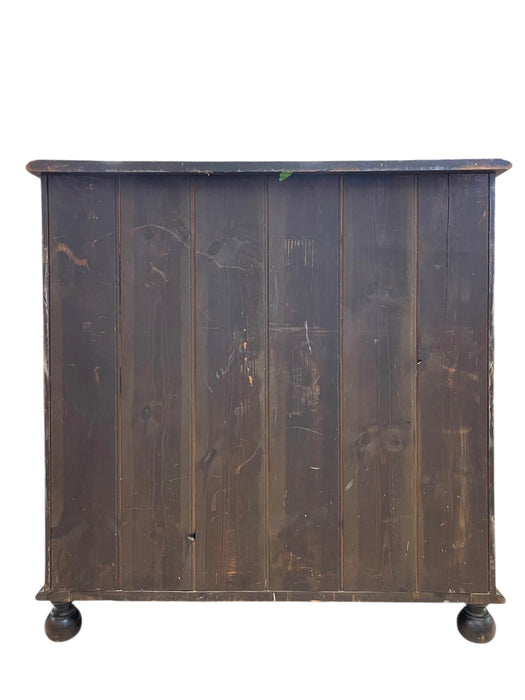 Early 20th Century English Chest of Drawers by Hansford Bros., Ryde Isle of
Wight