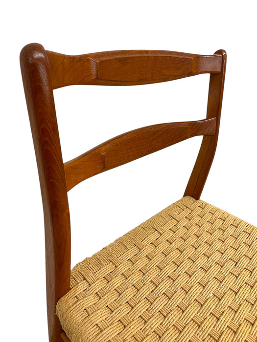 Mid-Century Danish Modern Ladder-Back Dining Chair with Woven Paper Cord
Seat