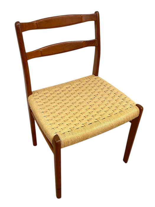 Mid-Century Danish Modern Ladder-Back Dining Chair with Woven Paper Cord
Seat
