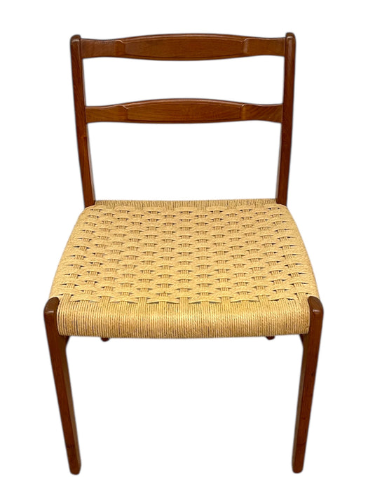 Mid-Century Danish Modern Ladder-Back Dining Chair with Woven Paper Cord
Seat