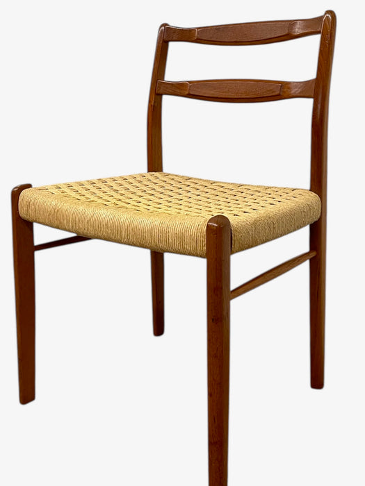 Mid-Century Danish Modern Ladder-Back Dining Chair with Woven Paper Cord
Seat