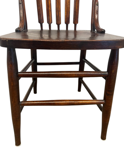 Antique Arts and Crafts Style Windsor Side Chair Cattail Spindle Back
Tapered Legs