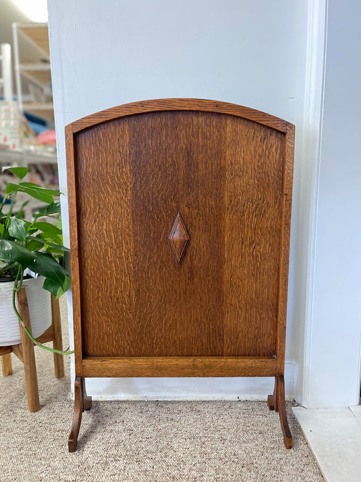 Likely Antique Arts and Crafts Quarter-Sawn Fire Screen with Diamond Inlay and Shaped Feet, c. 1910s