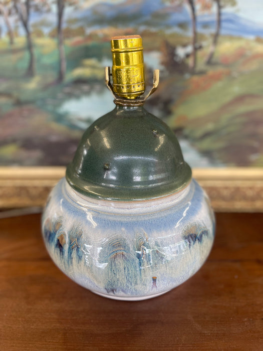 Signed Studio Pottery Ceramic Table Lamp with Crystalline Glaze and Moss Green Cap, Mid-20th Century Style