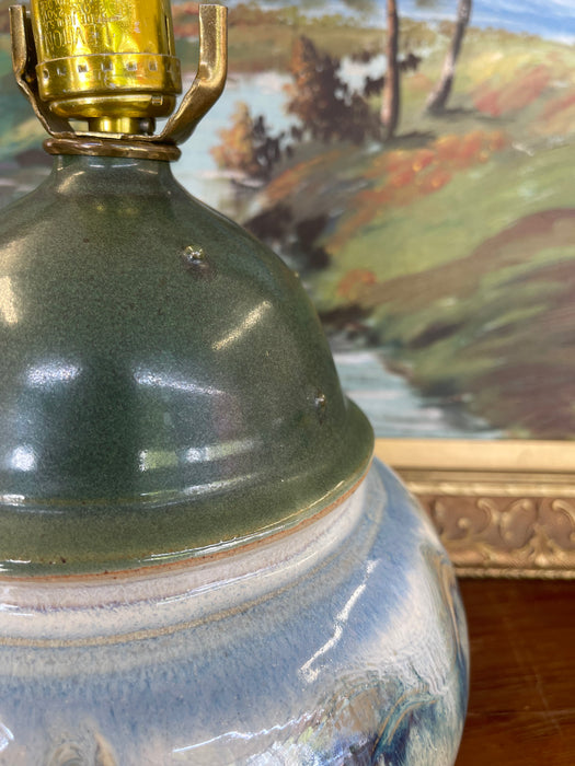 Signed Studio Pottery Ceramic Table Lamp with Crystalline Glaze and Moss Green Cap, Mid-20th Century Style
