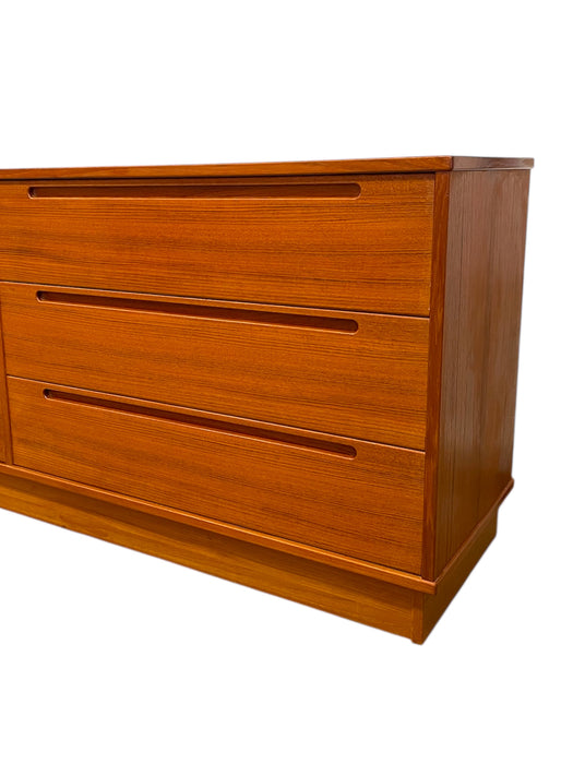 Vintage Danish Mid Century Modern Teak 6 Drawer Dresser by Nils Jonsson for Torring Mobelfabrik