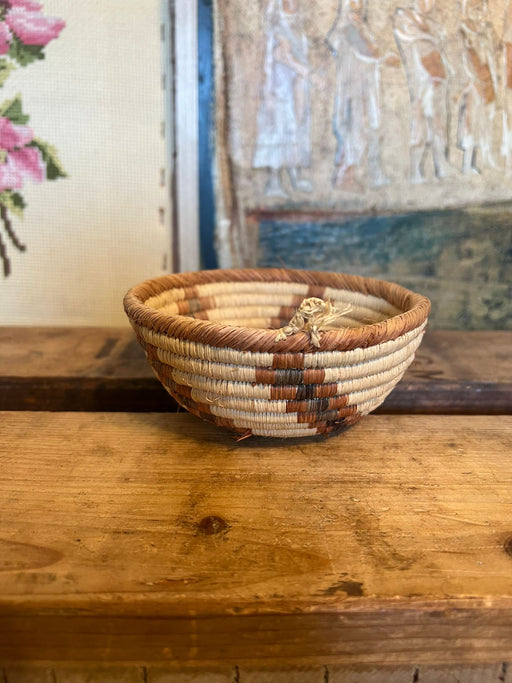 Vintage Decorative Natural Fiber Basket(online purchse only)