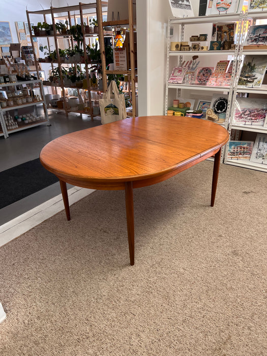 Vintage Mid Century Modern G-PlanTeak Oval Extending Dining Table1970s Butterfly Leaf UK Import