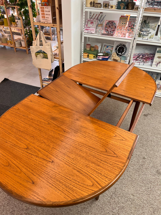 Vintage Mid Century Modern G-PlanTeak Oval Extending Dining Table1970s Butterfly Leaf UK Import