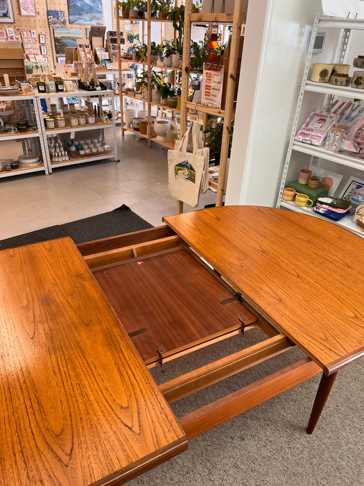 Vintage Mid Century Modern G-PlanTeak Oval Extending Dining Table1970s Butterfly Leaf UK Import