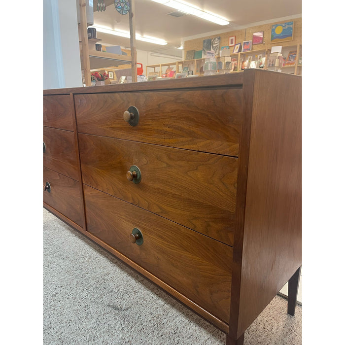 Vintage Mid Century Modern Six Drawer Dresser Dovetail Drawers.