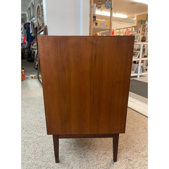 Vintage Mid Century Modern Six Drawer Dresser Dovetail Drawers.