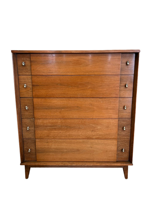 Vintage Mid Century Modern Solid 5- Drawer Dresser Dovetailed Drawers with Original Handles