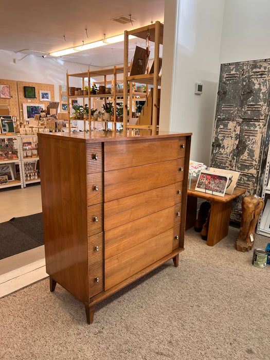 Vintage Mid Century Modern Solid 5- Drawer Dresser Dovetailed Drawers with Original Handles