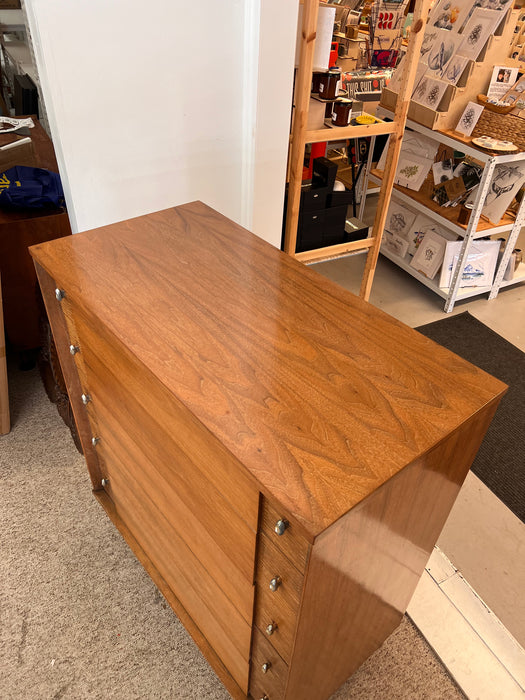 Vintage Mid Century Modern Solid 5- Drawer Dresser Dovetailed Drawers with Original Handles