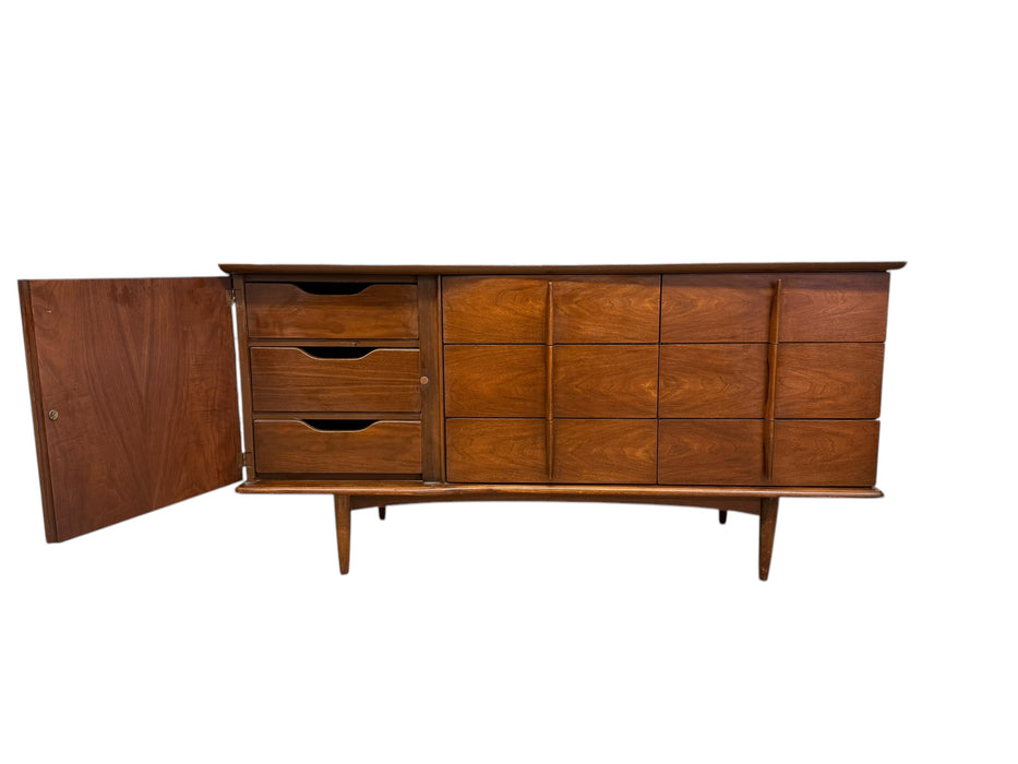 Vintage Mid Century Modern Solid Walnut 9 Drawer Dresser by United Furniture Dovetailed Drawers