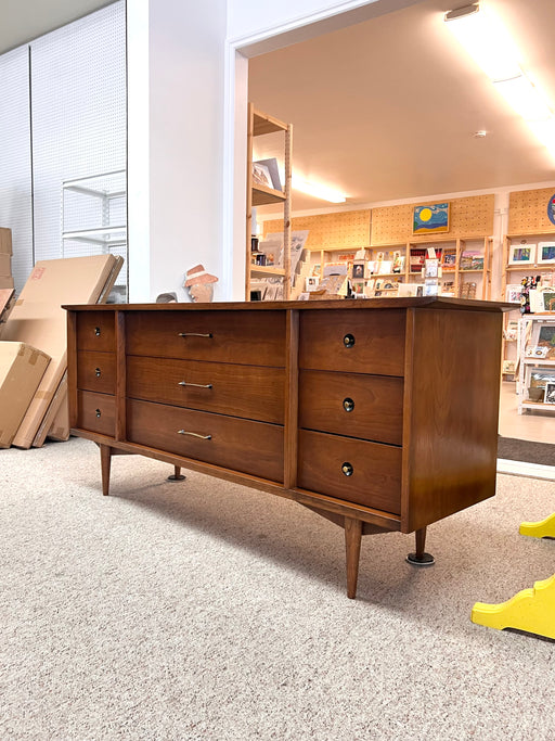 Vintage Mid Century Modern Solid Walnut 9 Drawer Dresser with Bow-Tie and Cone Shape Atomic Age Original Hardware