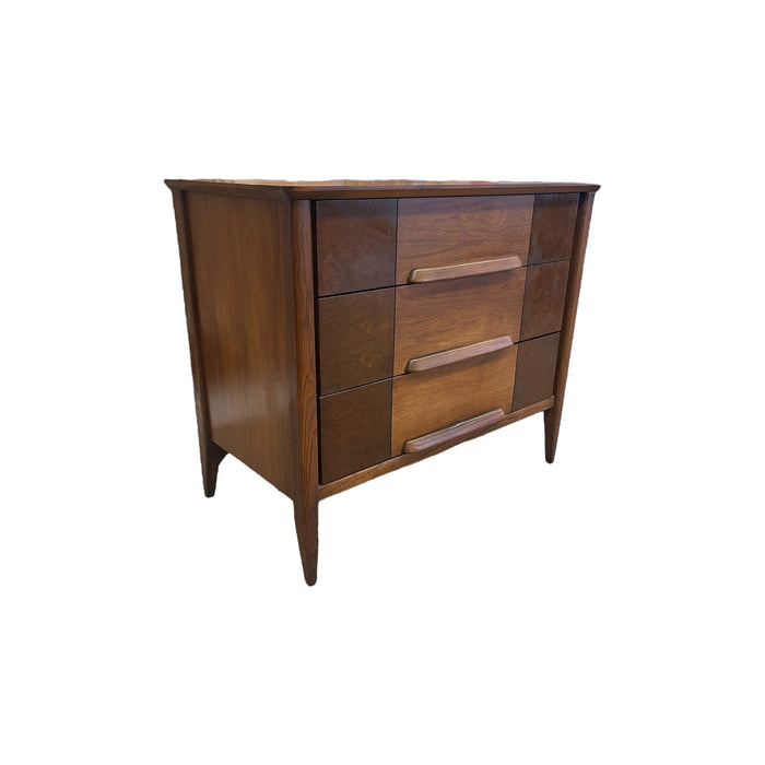 Vintage Mid Century Modern Stanley Furniture Walnut Toned Dresser with Burl Accents